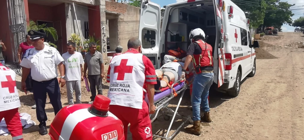 Camión de volteo arrolla a ingeniero en la colonia Renato Vega