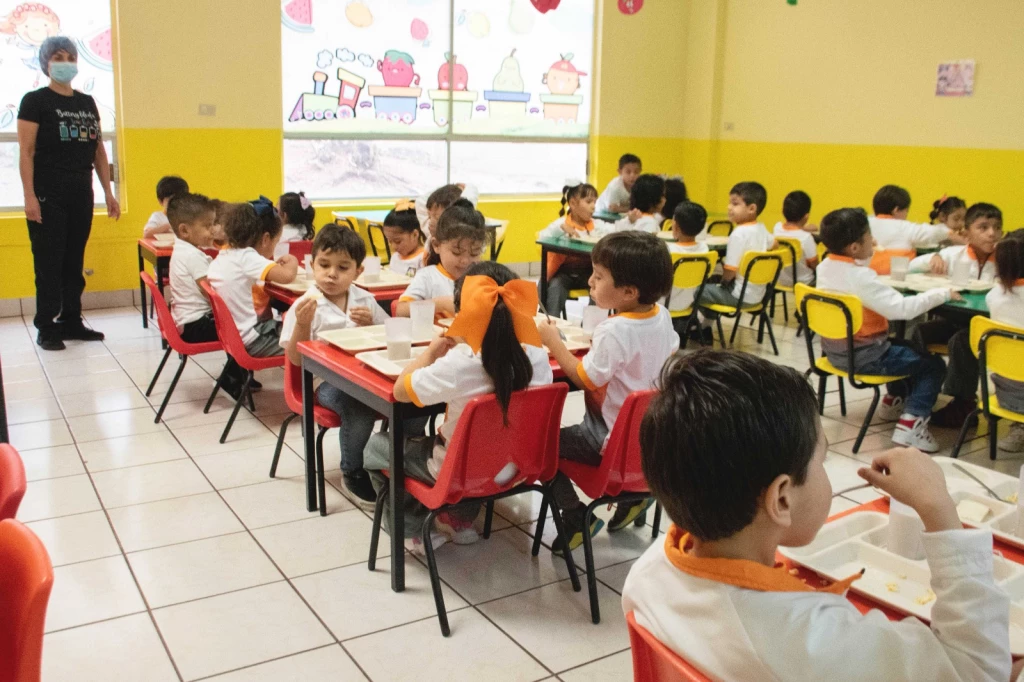 Alimenta a miles de estudiantes Programa Desayunos Escolares