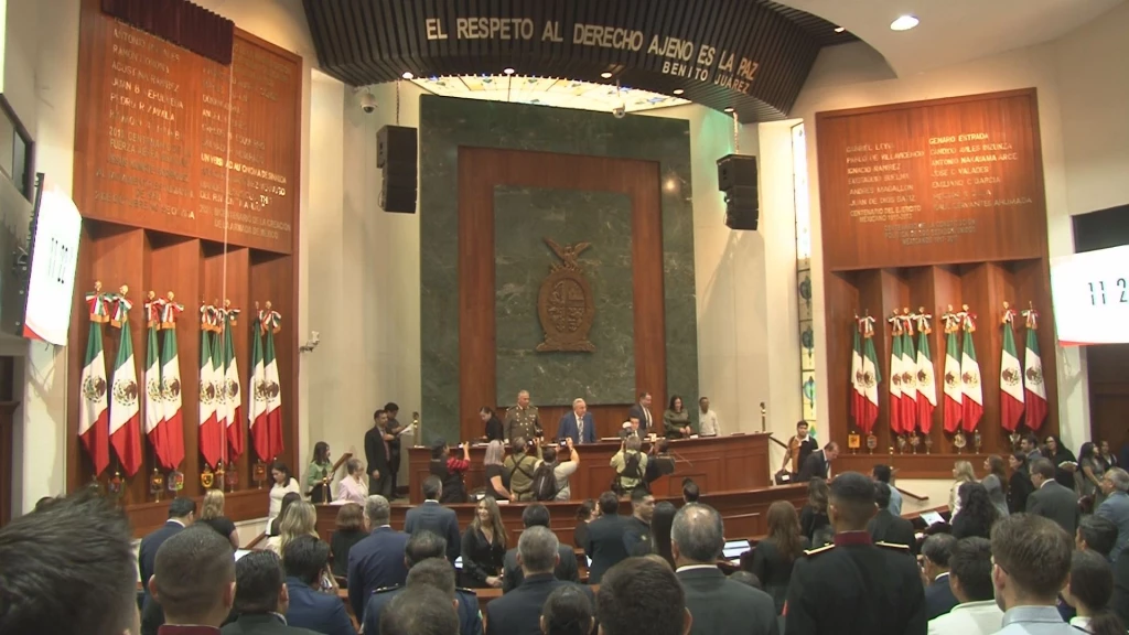 Inscriben con letras doradas “2023, año del Bicentenario del Heroico Colegio Militar”