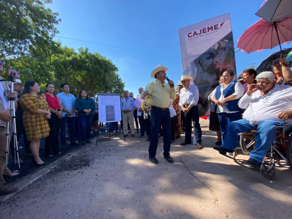 Da Lamarque Cano banderazo a pavimentación de calle Carrillo Puerto de Pueblo Yaqui