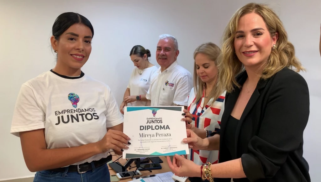 Incubadora 'Emprendamos Juntos' gradúa a 18 nuevos emprendedores