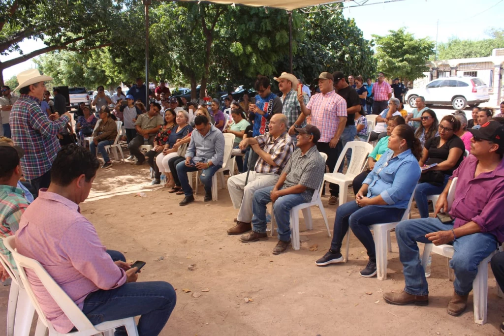 Gobierno Municipal realiza trabajo de limpieza a campo de fútbol en Pueblo Yaqui