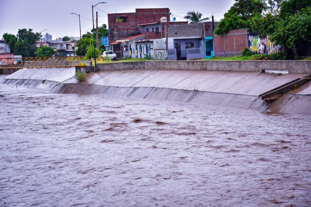 Lluvias no dejaron daños en el Municipio de Mazatlán, aunque sí el mismo problema de siempre, avenidas inundadas