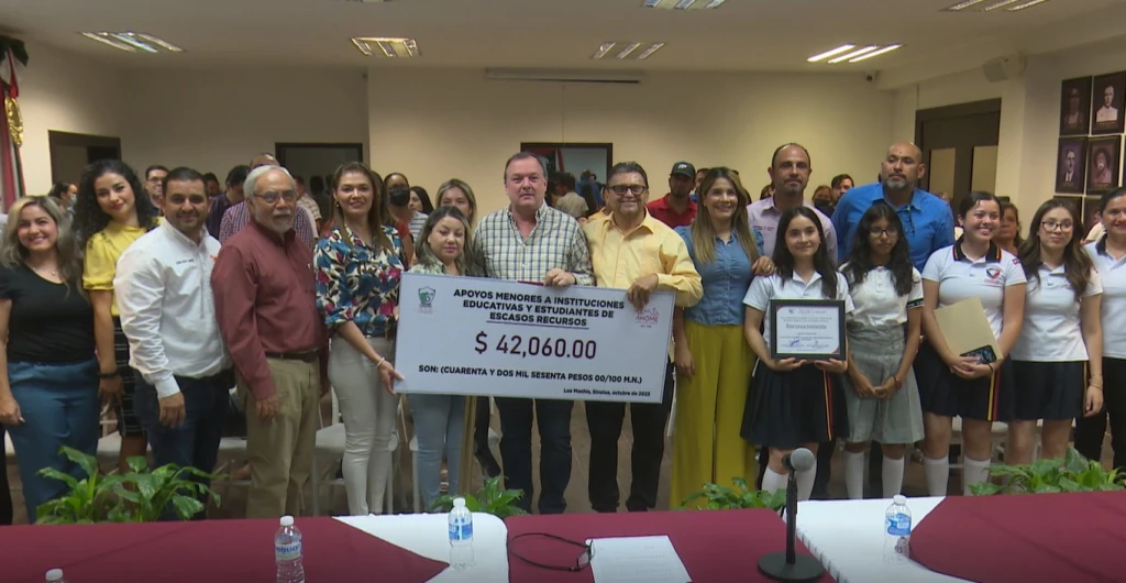 Ayuntamiento de Ahome beneficia con 42 mil pesos en becas para  jóvenes estudiantes