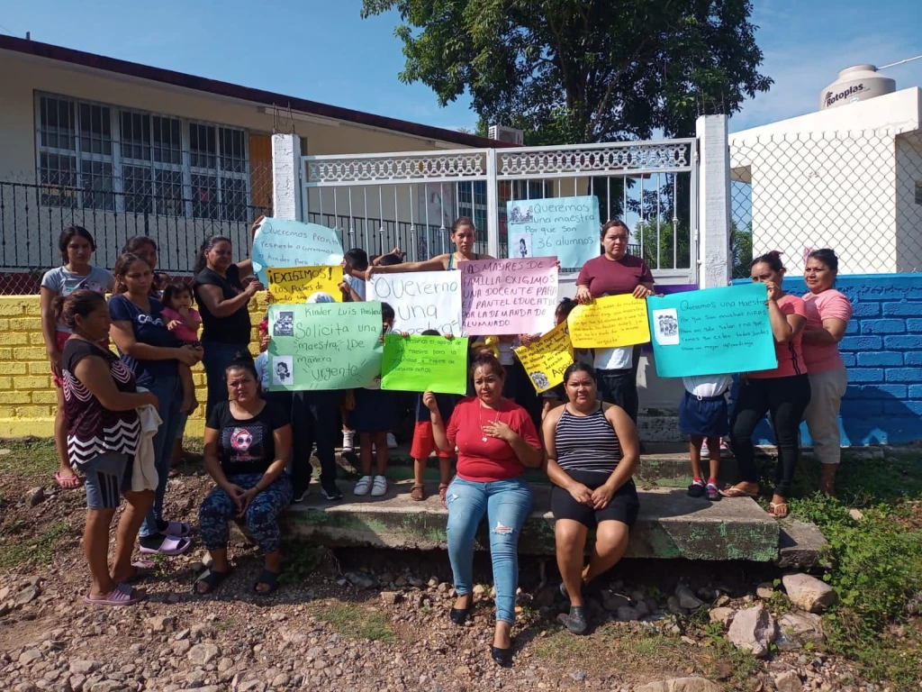 Denuncian falta de maestro en Jardín de Niños Luis Pasteur en la sindicatura de Matatan, Rosario 