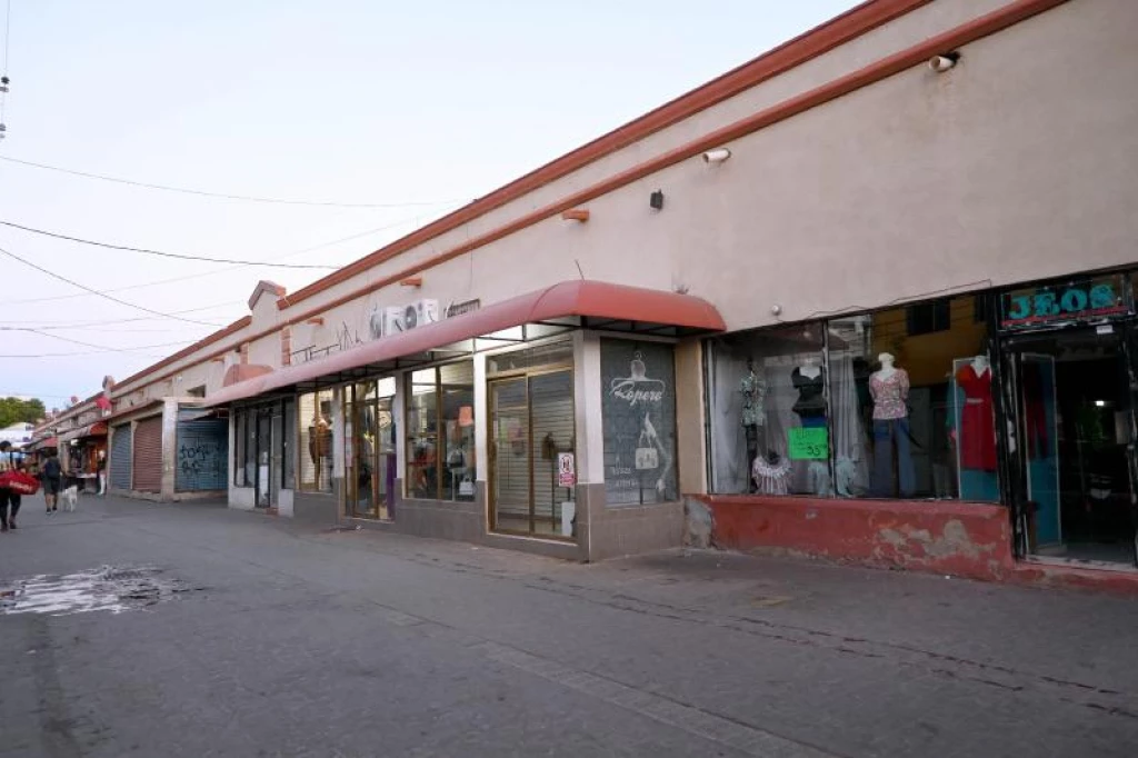 Presentan a locatarios obras a realizarse en el Mercado Municipal de Guaymas