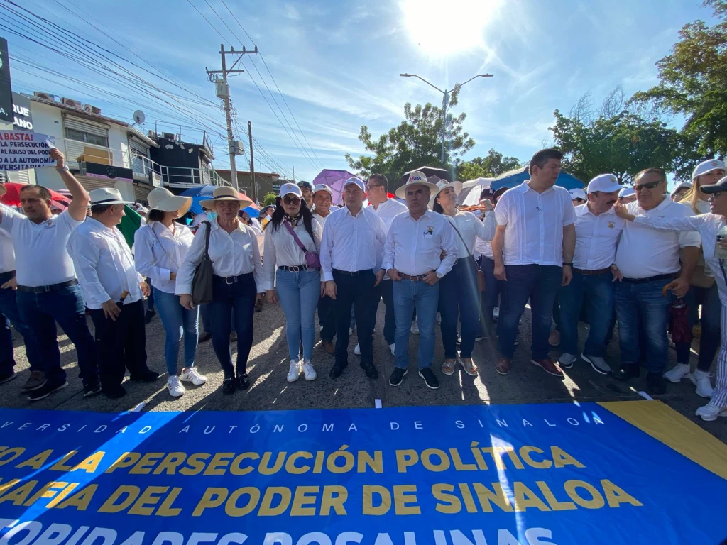 Más de 100 mil universitarios toman calles de Sinaloa