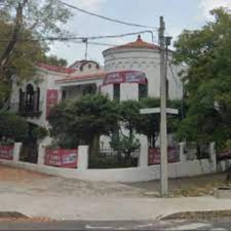 Dona AMLO casa para centro de inclusión y bienestar