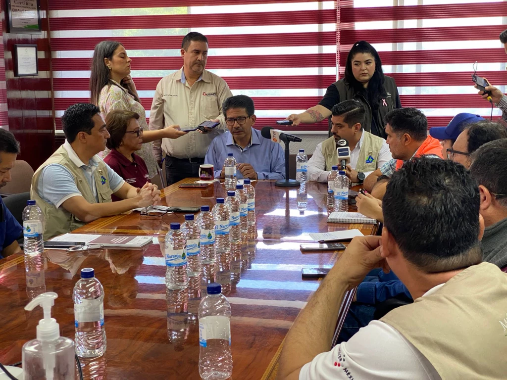 Trabajan en atención a zonas inundadas de Guasave