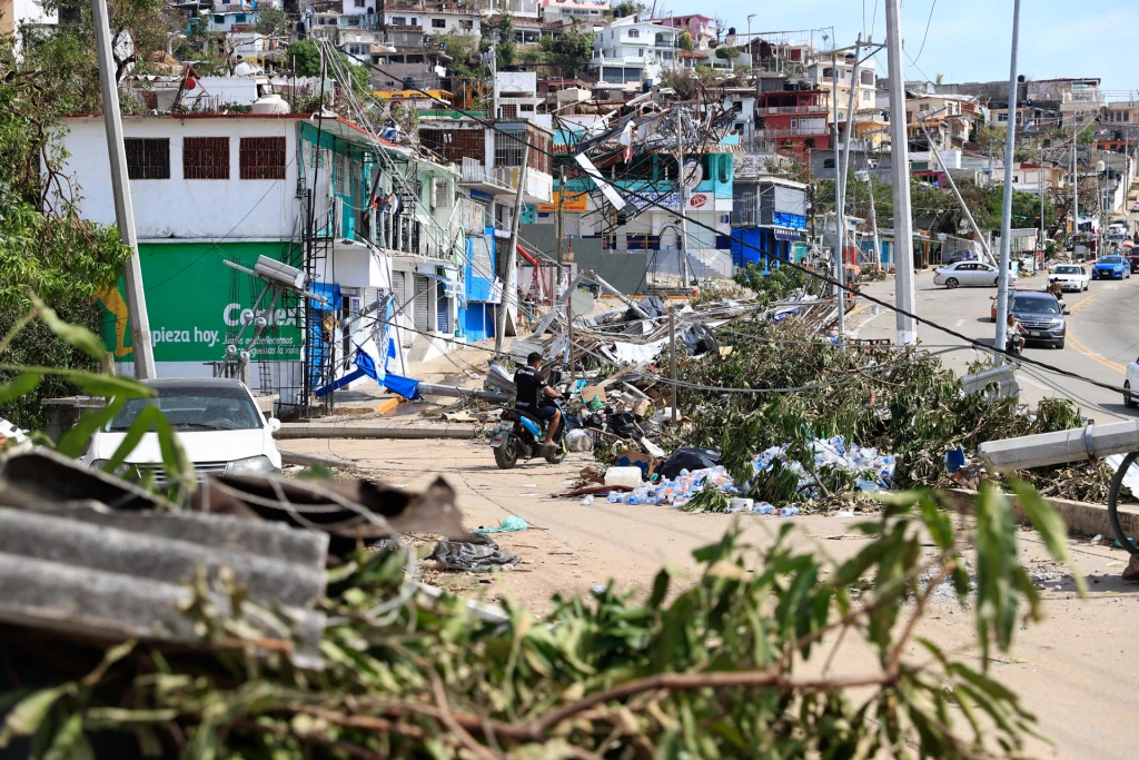 Sube a 43 la cifra de fallecidos por el impacto del huracán Otis en Acapulco y 36 desaparecidos