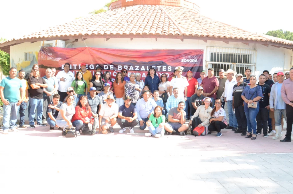 Dan seguridad a buzos y pescadores de Puerto Peñasco con entrega de brazaletes anti tiburón
