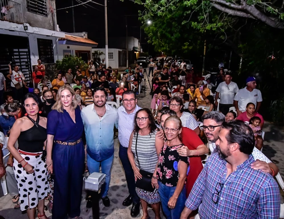 Inauguran nuevo alumbrado en Fuentes del Valle de Mazatlán
