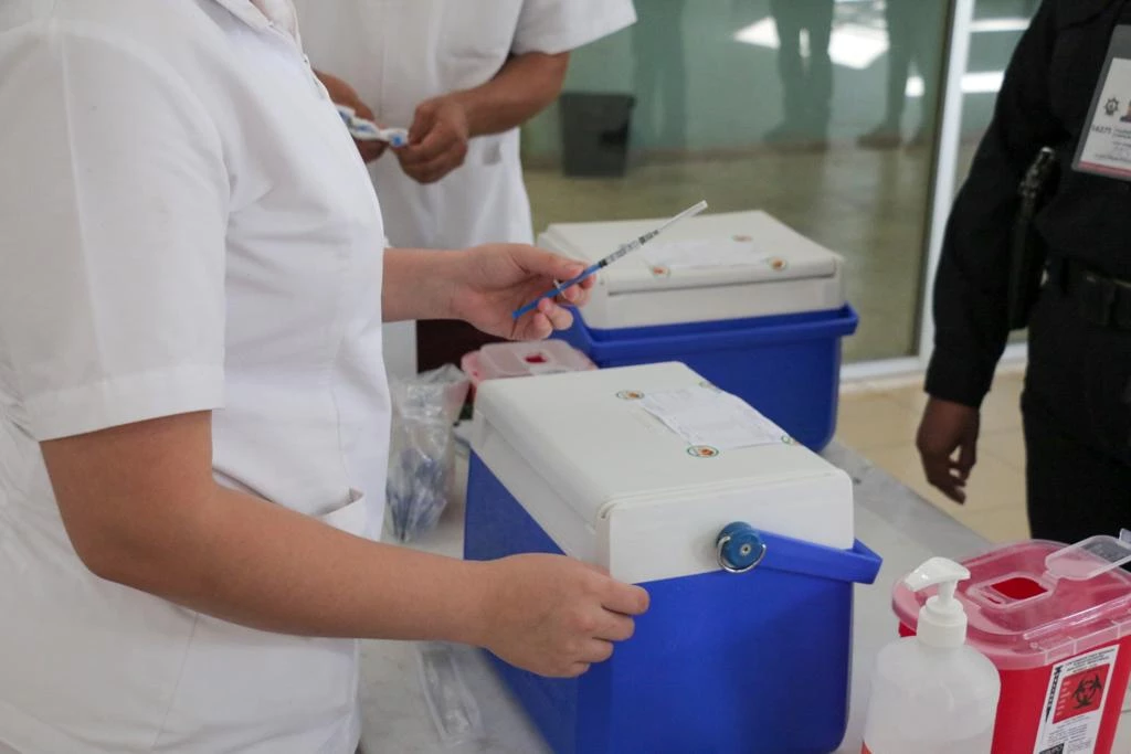 Realizan SSPM jornada de vacunación en coordinación con salud municipal