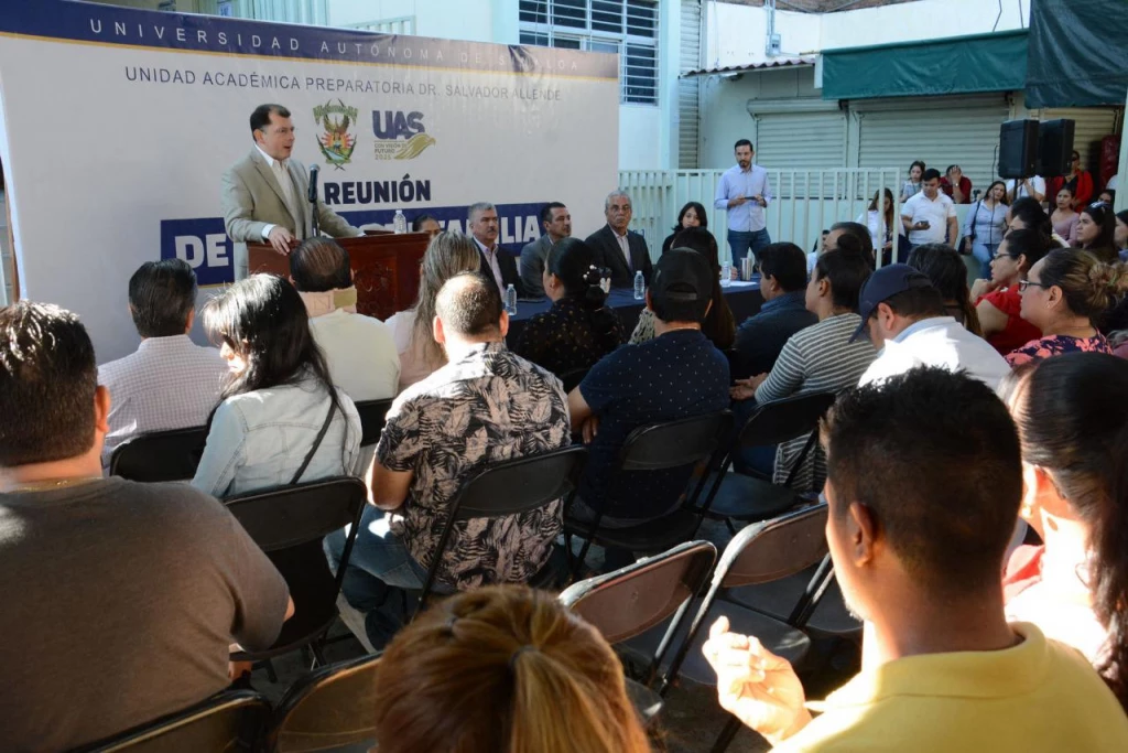 La Nueva Universidad une lazos con padres de familia de la Preparatoria Dr. Salvador Allende, quienes respaldan la lucha por la defensa de la autonomía
