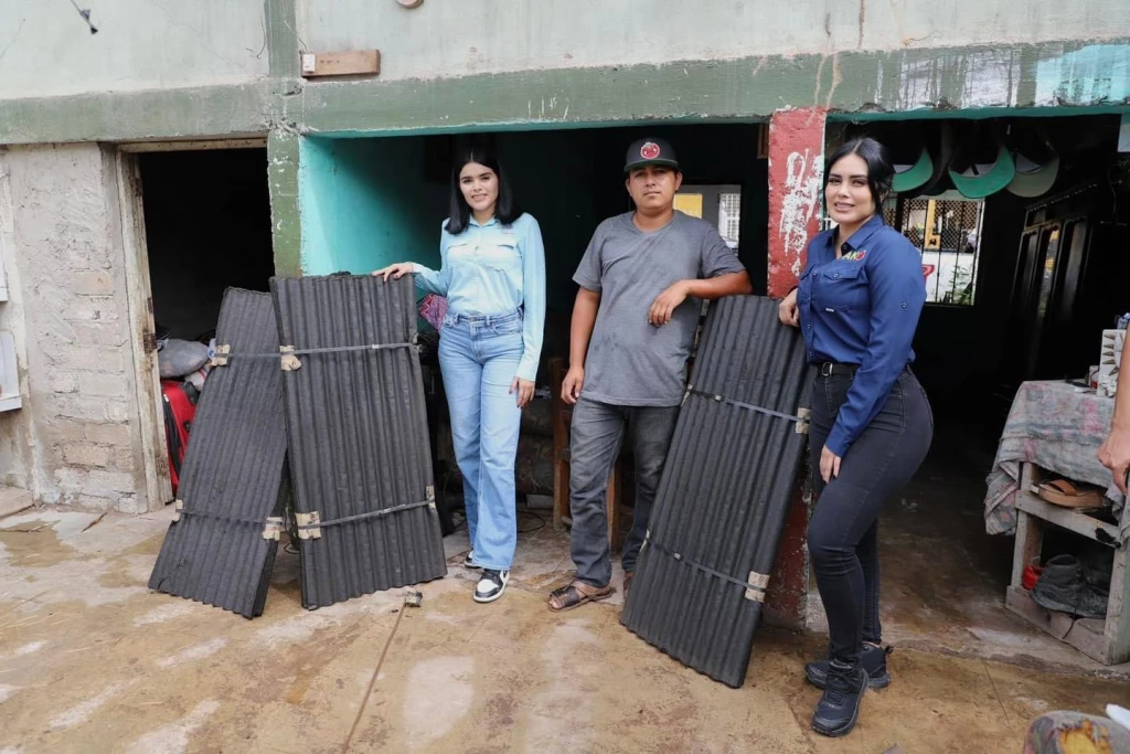 Familias vulnerables de Elota reciben paquetes de lámina y despensas