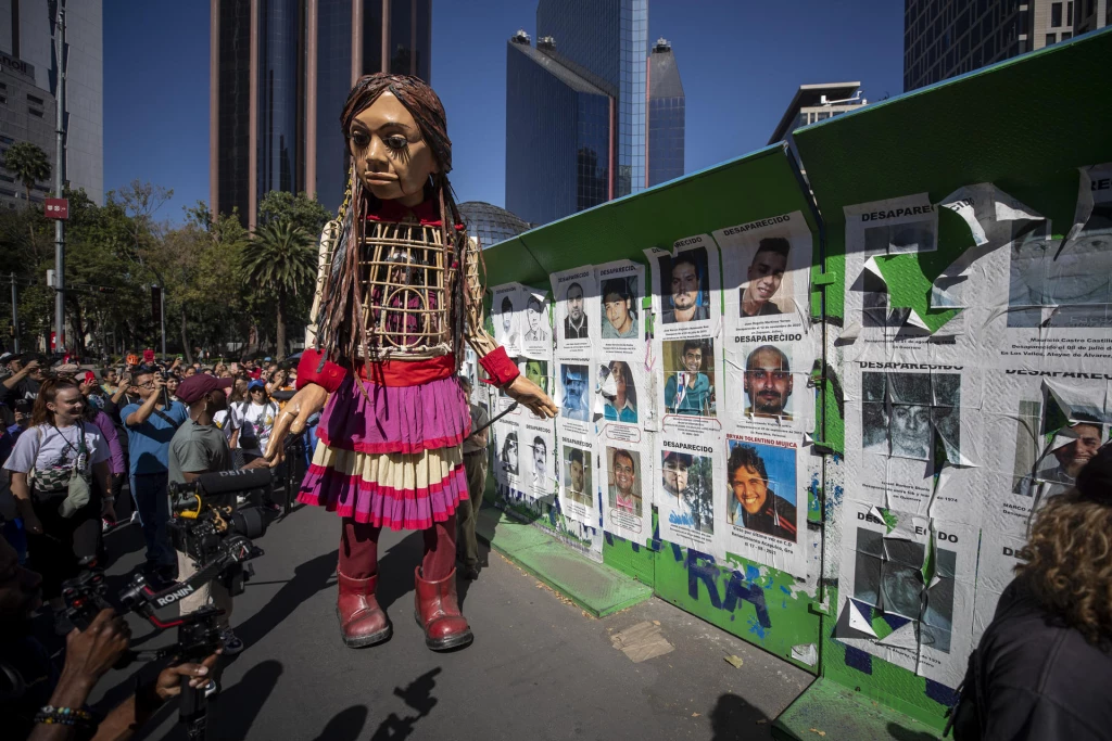 Amal recorre Ciudad de México con mensaje en pro de los refugiados