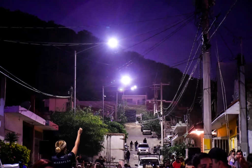 2023 cerrará con la iluminación de más de 100 colonias en Mazatlán