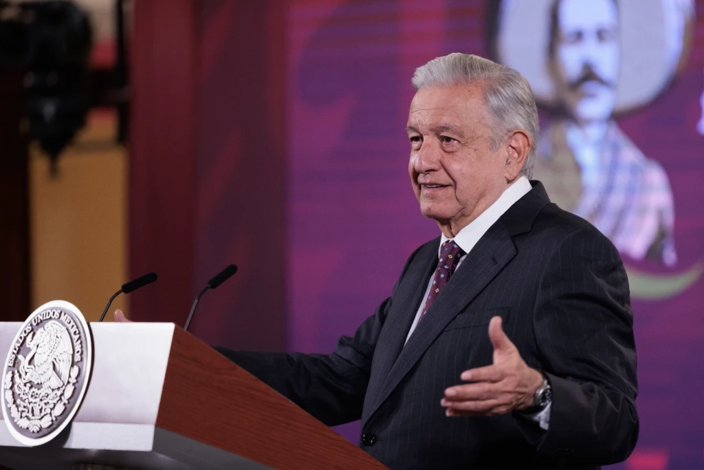 Responde AMLO a ministros de la SCJN