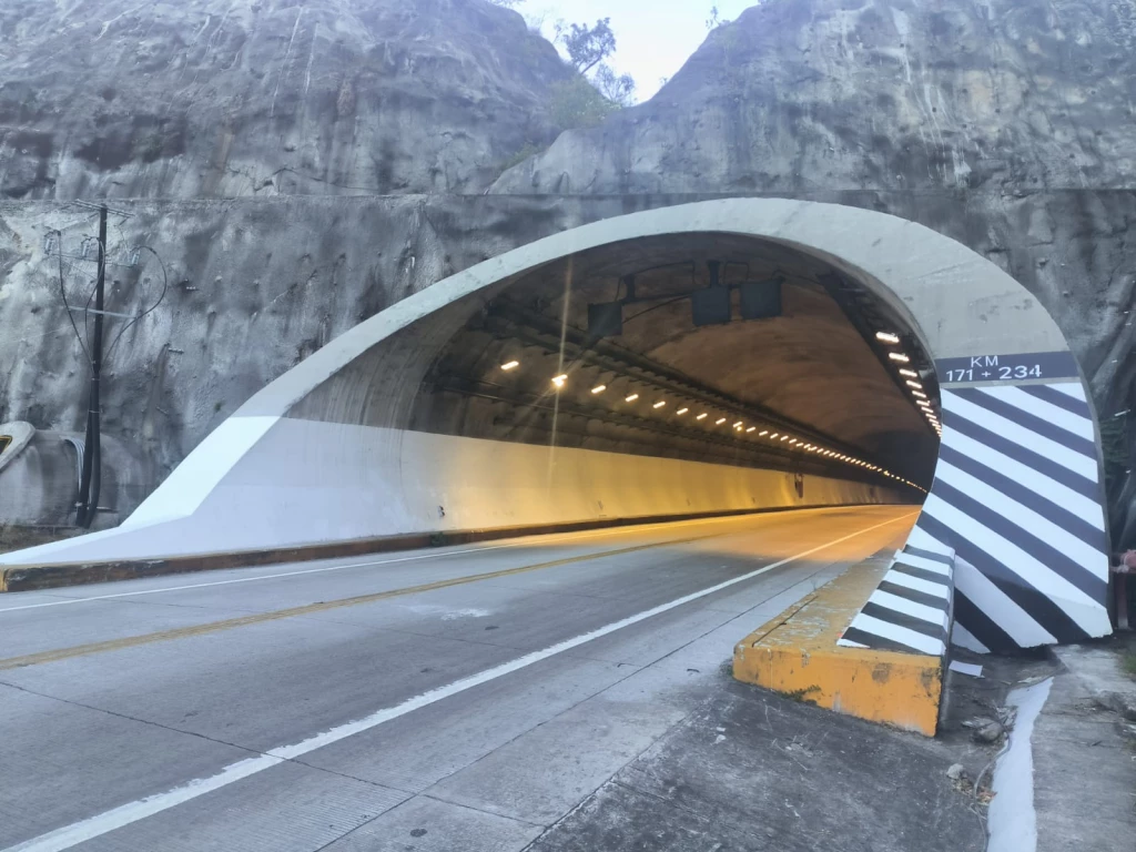 Se realizan trabajos de iluminación en 31 túneles de la Mazatlán - Durango