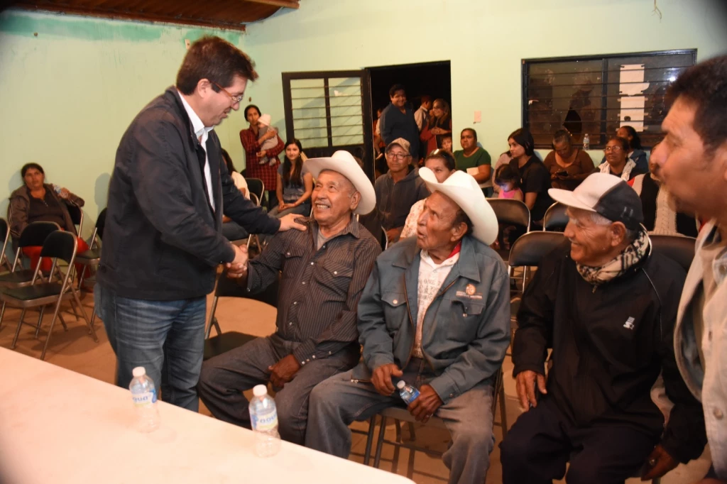 Habitantes del Ejido Guadalupe Victoria acuerdan trabajar cordialmente con municipios para resolver los rezagos