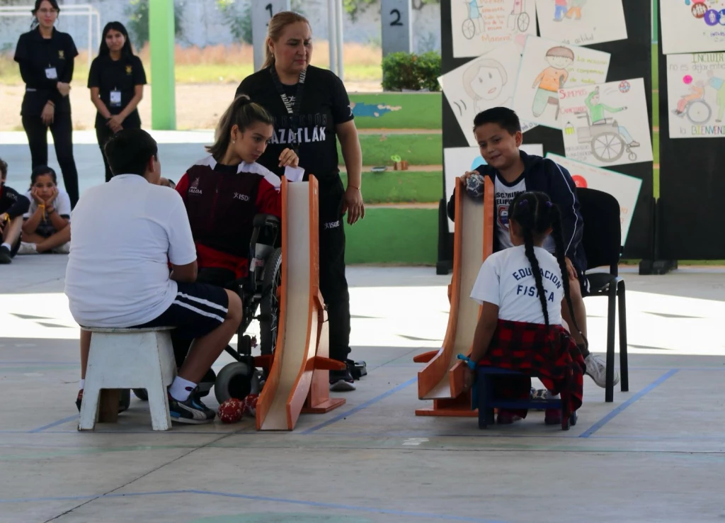 La Selección de Boccia visita la escuela Felipe Ángeles