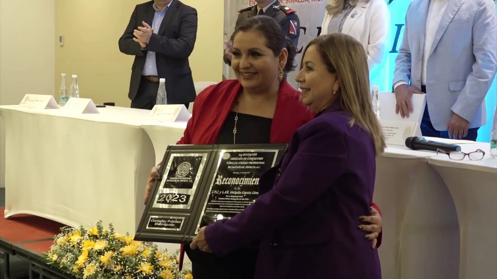 Melania García Gómez es reconocida como la Contadora Pública Distinguida 2023