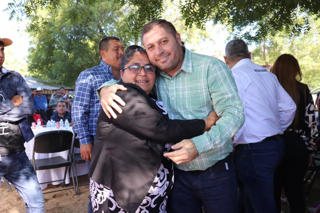Les llegó la Navidad! Alcalde de Badiraguato festeja con familias de Otatillos y Ciénega de los Lara 