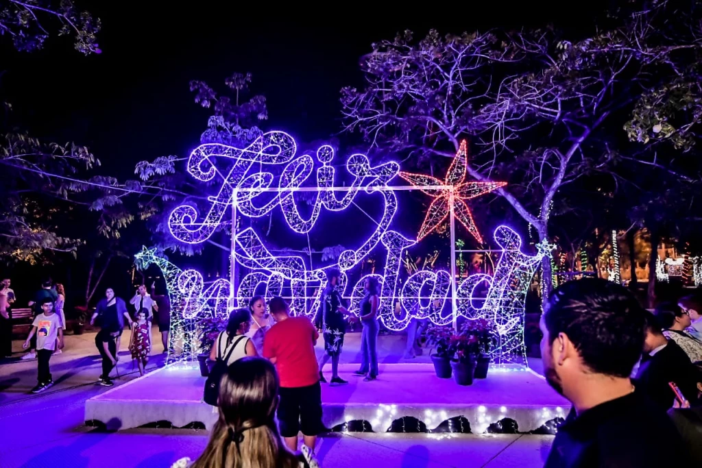 Llega la Navidad al Parque Central con la inauguración de la Villa Navideña