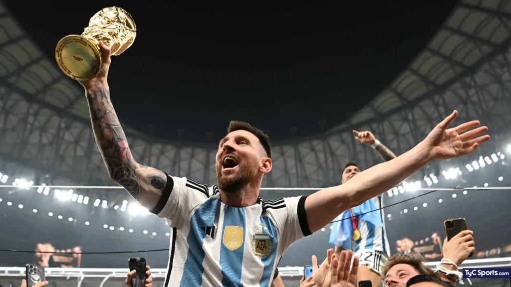 Messi y Argentina celebran un año del titulo del Mundo en Qatar.