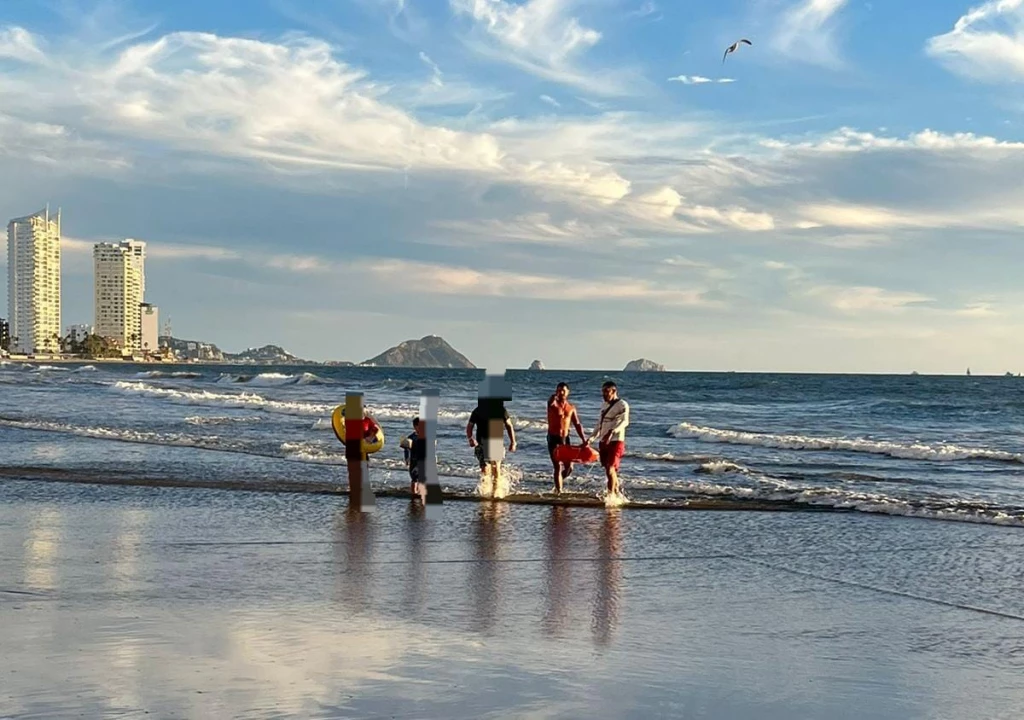 Salvavidas resguardan cinco personas de ahogarse en playas de Mazatlán