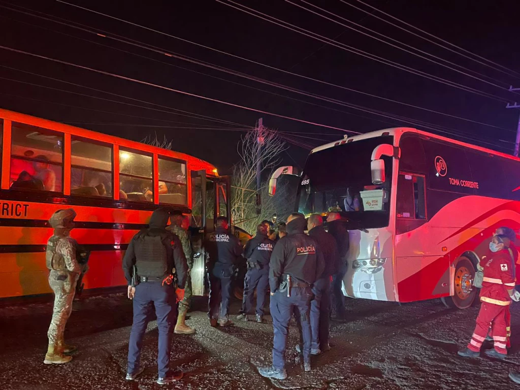 Detienen 3 autobuses con 410 migrantes en Cajeme, los chóferes están bajo resguardo de la autoridad