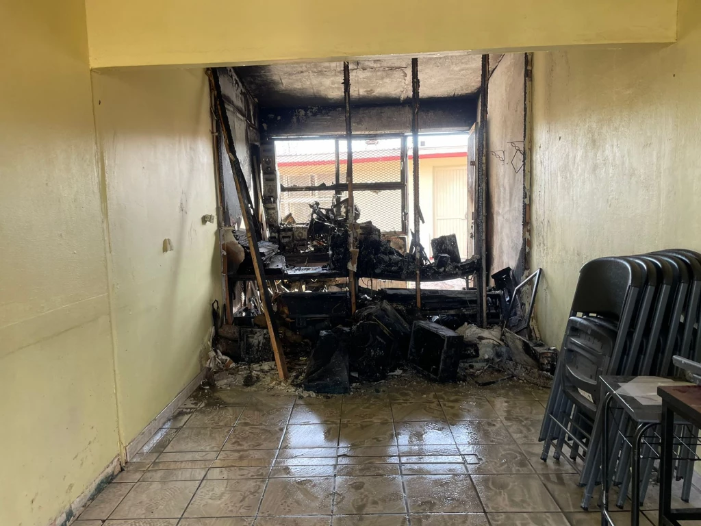 Se incendia escuela primaria en Nogales, Sonora, hubo grandes pérdidas materiales