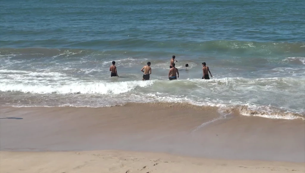 Escuadrón Acuático detiene a 11 personas en área de playa