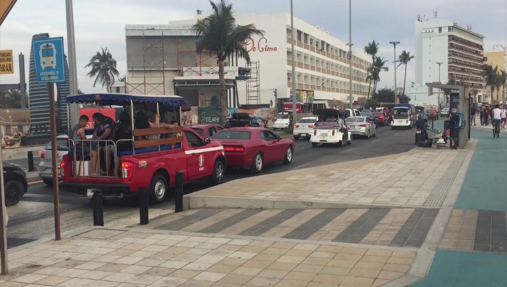 Vialidad infracciona a transporte público durante operativo de carnaval