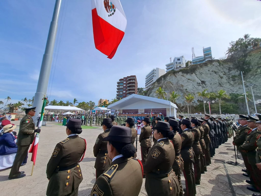 Presidente de México conmemora el Día de la Bandera en Mazatlán