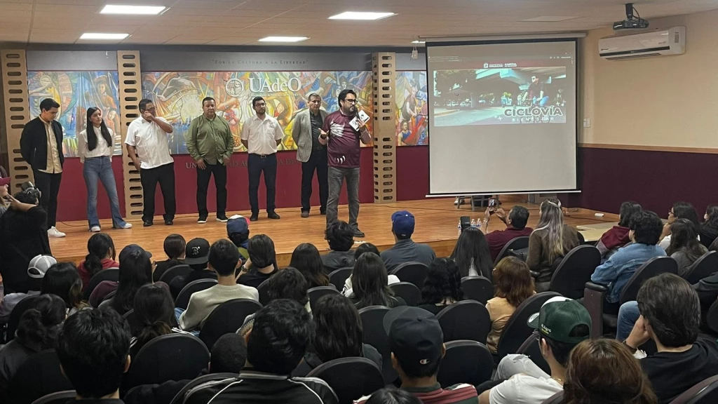 Presenta Proyecto Ciclovía a estudiantes de la UAdeO