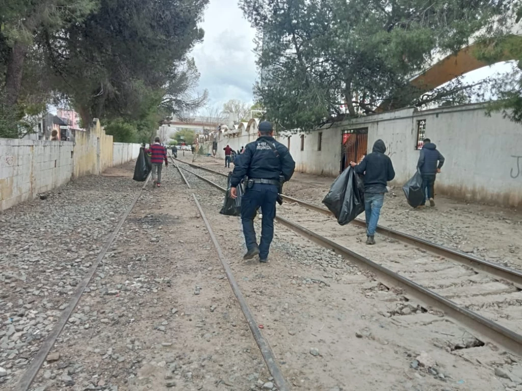 Pagan detenidos sanción con limpieza en Nogales