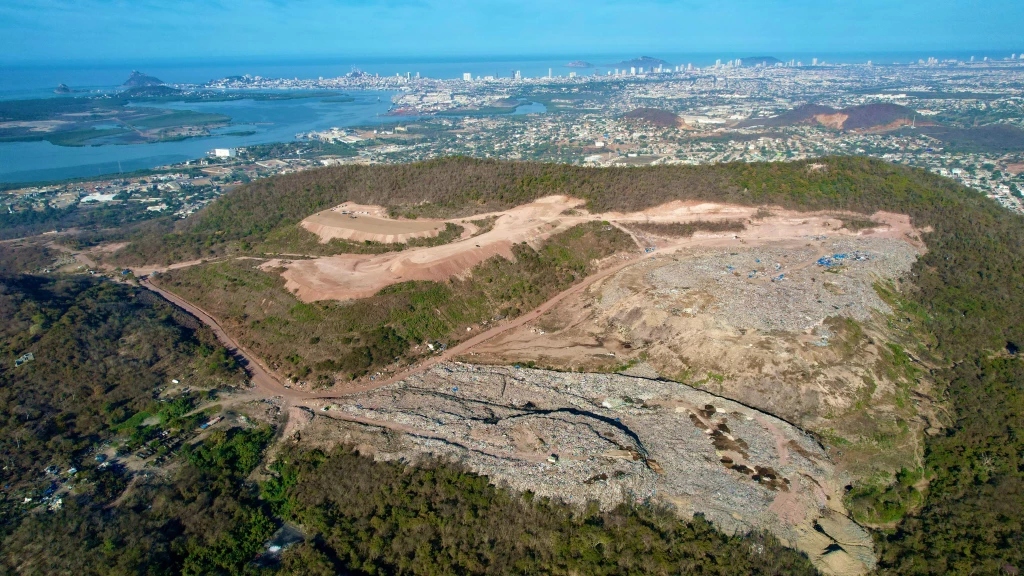 Cierre del basurón de Mazatlán va a un 50% de avance aproximadamente