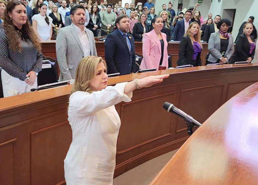 Toma protesta Emma Guadalupe Félix por segundo periodo en la ASE