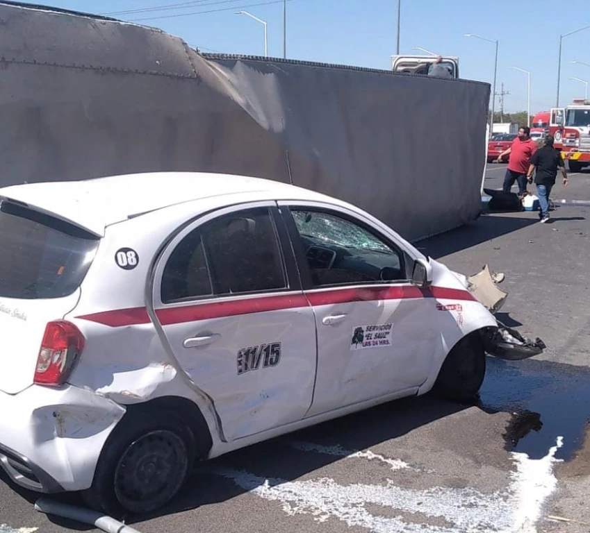 Dos tráilers y un automóvil protagonizan choque en La Costerita en Culiacán y alteran circulación