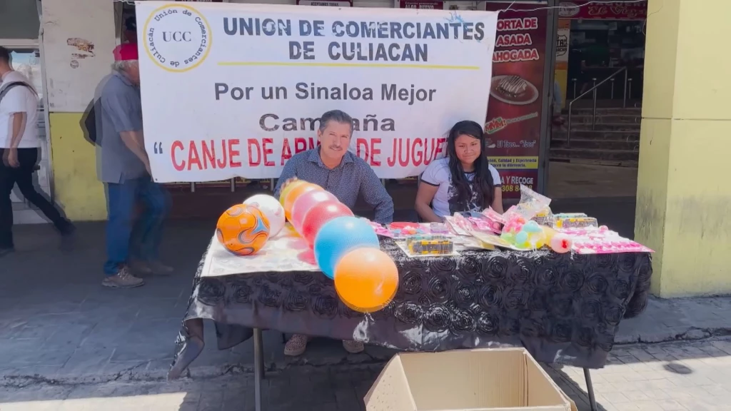 Llevan a cabo la tercera edición donación de armas por un juguete