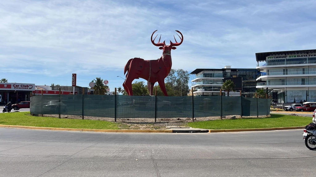 ¡Ya está colocado el nuevo monumento del Venado en Mazatlán!