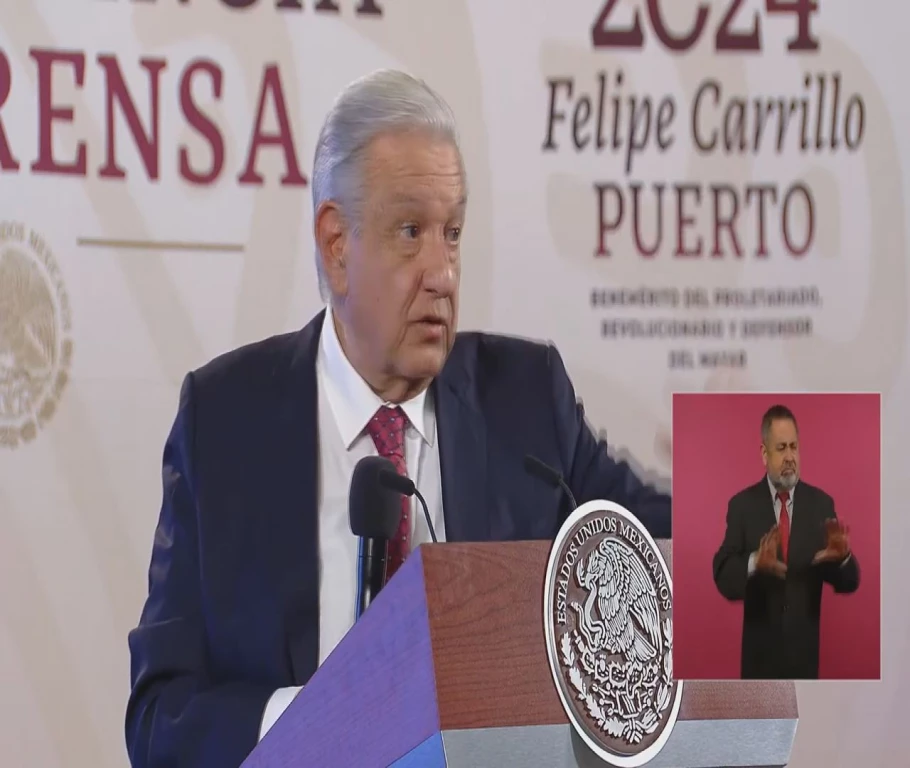 Felicta AMLO a los trabajadores de la construcción