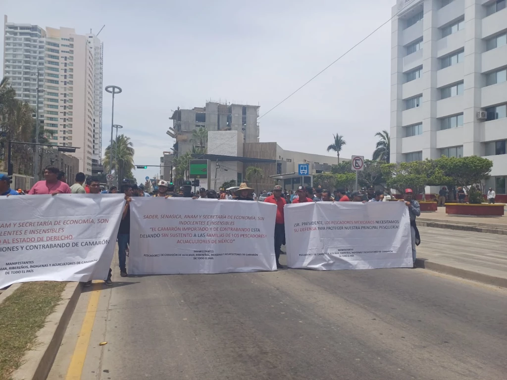 Pescadores se manifiestan en Mazatlán ante Conapesca