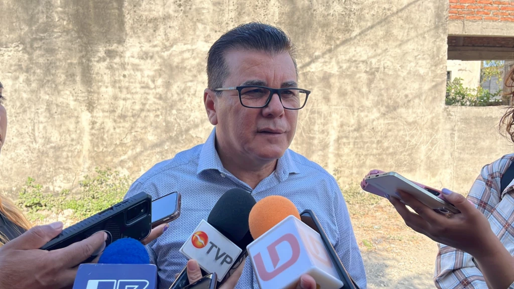 Gobierno de Mazatlán atiende problemáticas de salud pública, sistema de drenaje y pavimentación de calles de la Colonia Jaripillo.