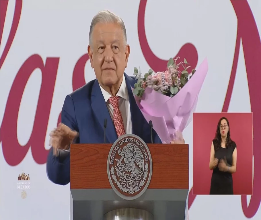 Felicita AMLO a las mamás en su día