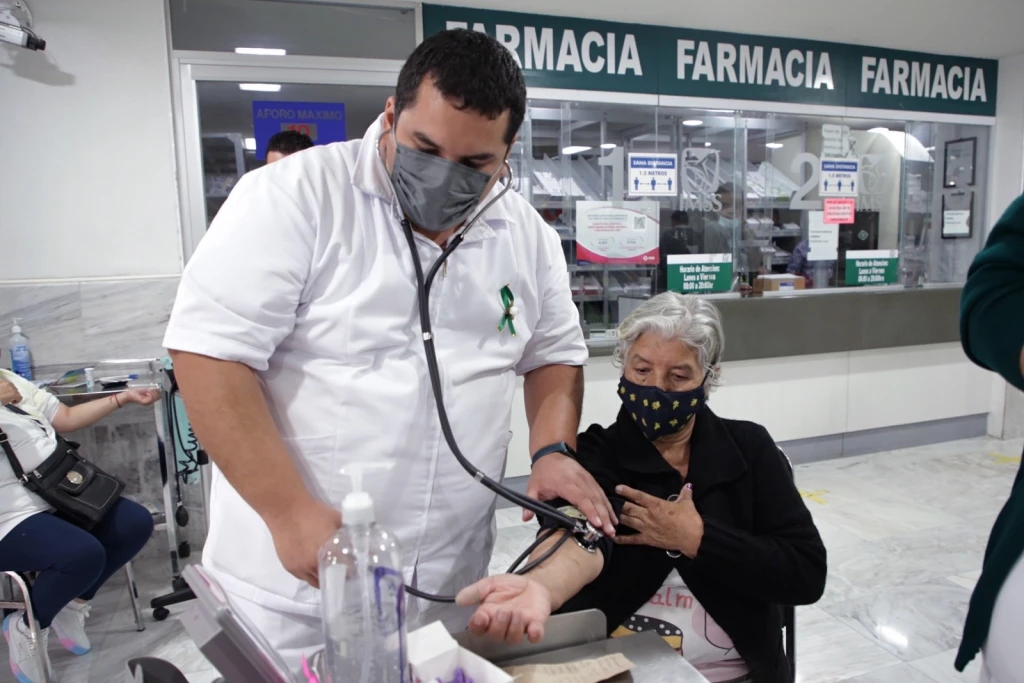 IMSS fortalece atención preventiva con la contratación de mil 540 especialistas en Medicina Familiar