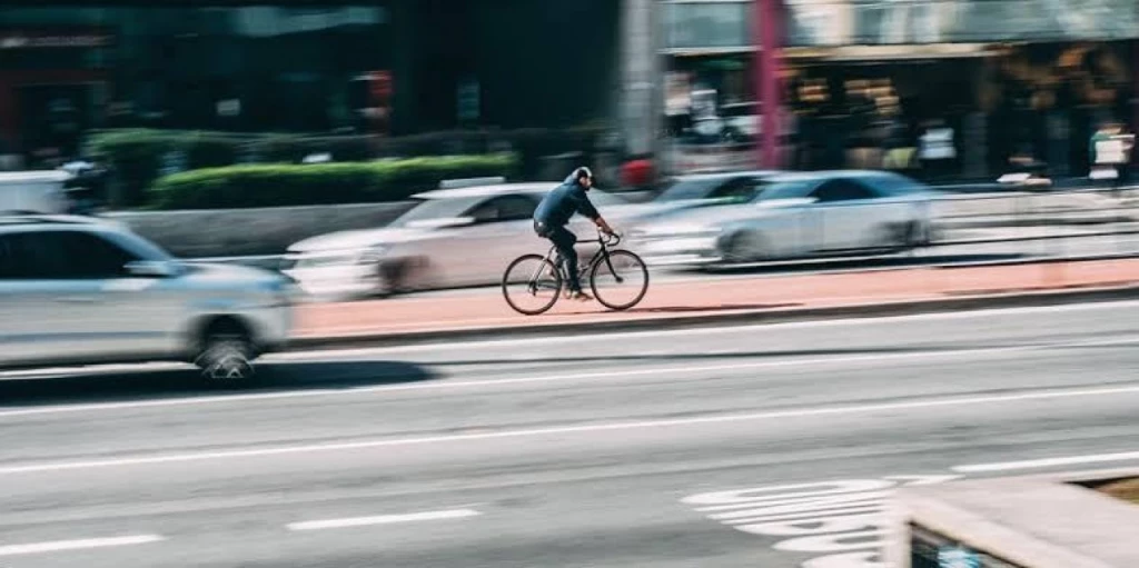 Falta de respeto de automovilistas a ciclistas