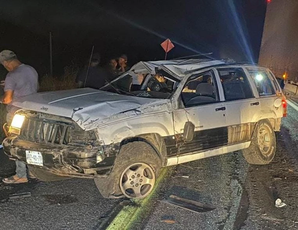 Volcadura de una Jeep Cherokee deja como saldo un hombre sin vida y una mujer lesionada