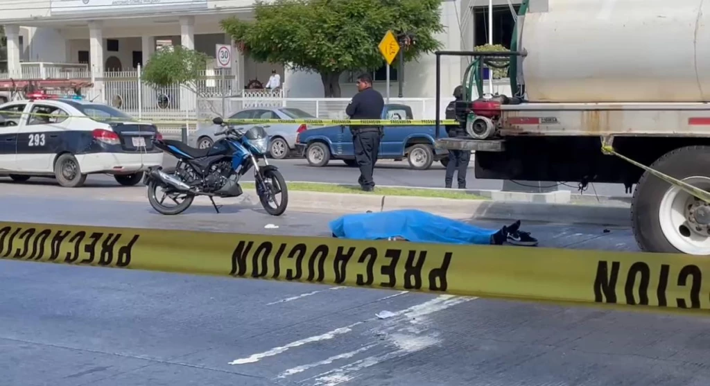 Joven Motociclista Muere Tras Impactarse De Frente Contra Pipa De Agua En Mazatlán Seguridad 6377